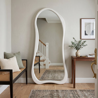 Miroir pleine grandeur courbé en bois blanc