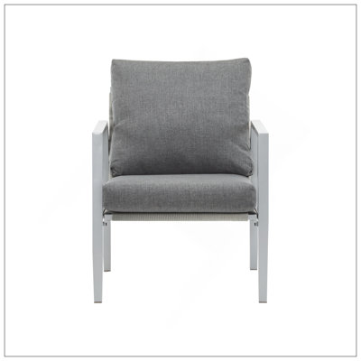 Méridienne moderne en aluminium avec détails de corde élégants et coussins moelleux pour les espaces polyvalents