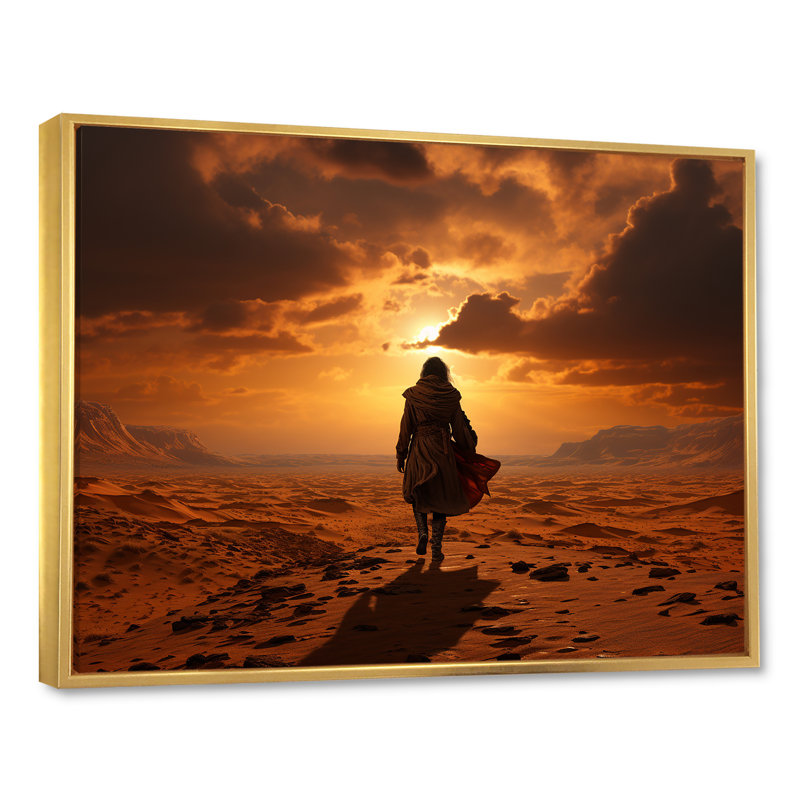 «Lonely Man Walking In Desert IV» - art mural désert, Cadre flottant doré, H 30 po x l 40 po x P 1,5 po