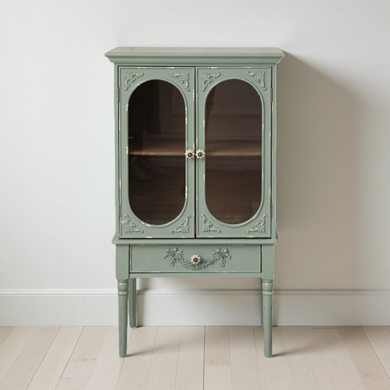 Armoire d'appoint en cèdre de style rétro