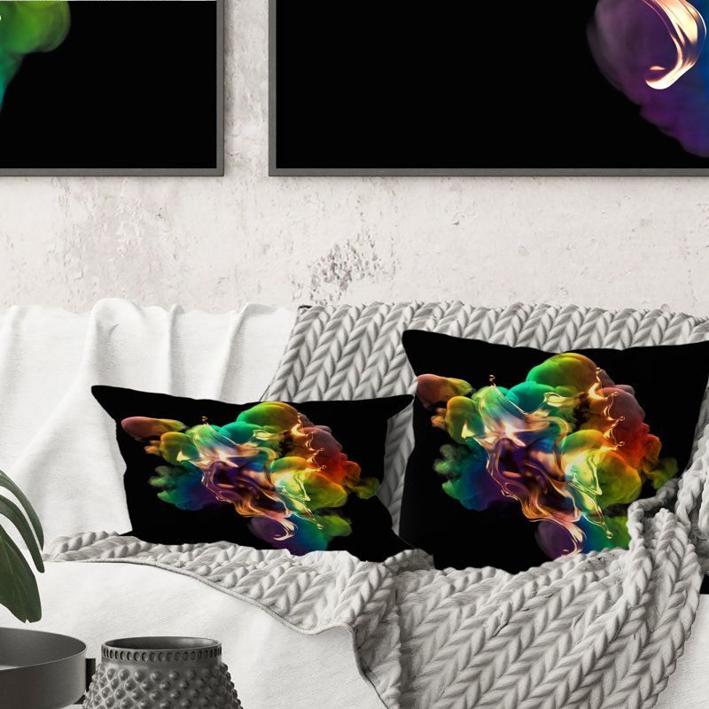 Éclaboussure de couleur arc-en-ciel or et fumée sur fond noir - imprimé moderne, 16 po x 16 po