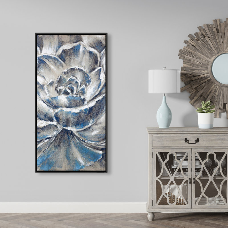 Gray And Blue Flower Print On Canvas, H 48 po x l 24 po