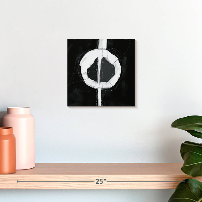 BW Minimalist Avery