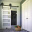 Porte de grange en verre et bois peint sans trousse de quincaillerie d'installation-50273746