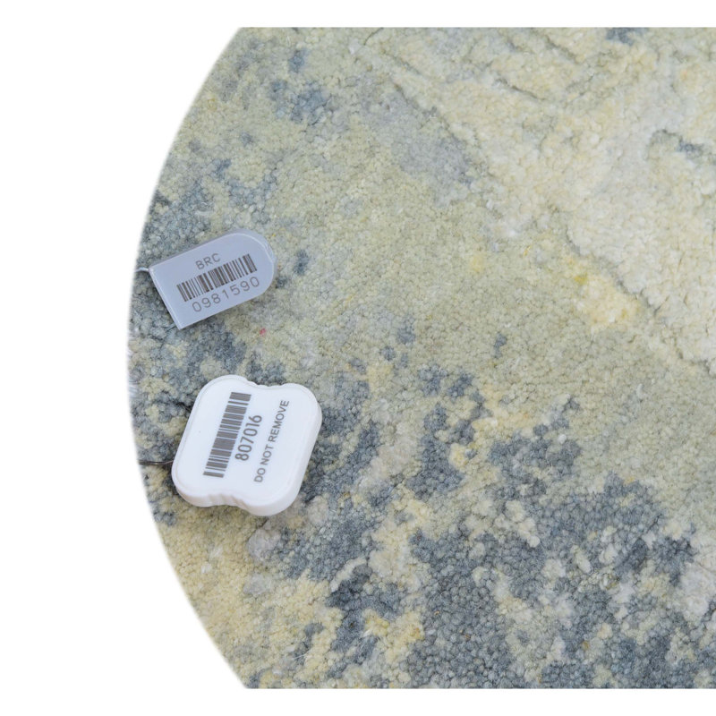 Abstract Area Rug in Gray/Beige/Silver