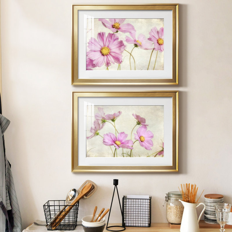 Pink Cosmos I - ensemble de 2 reproductions de cadres photo, H 42,5 po x l 61 po x P 1 po, Cadre doré