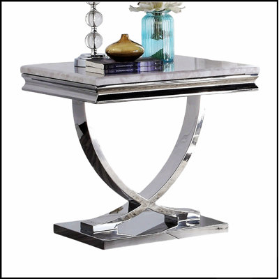 Table d'appoint moderne et glamour avec plateau en faux marbre et pied central en acier inoxydable, idéale pour rehausser n'importe quel espace de vie.