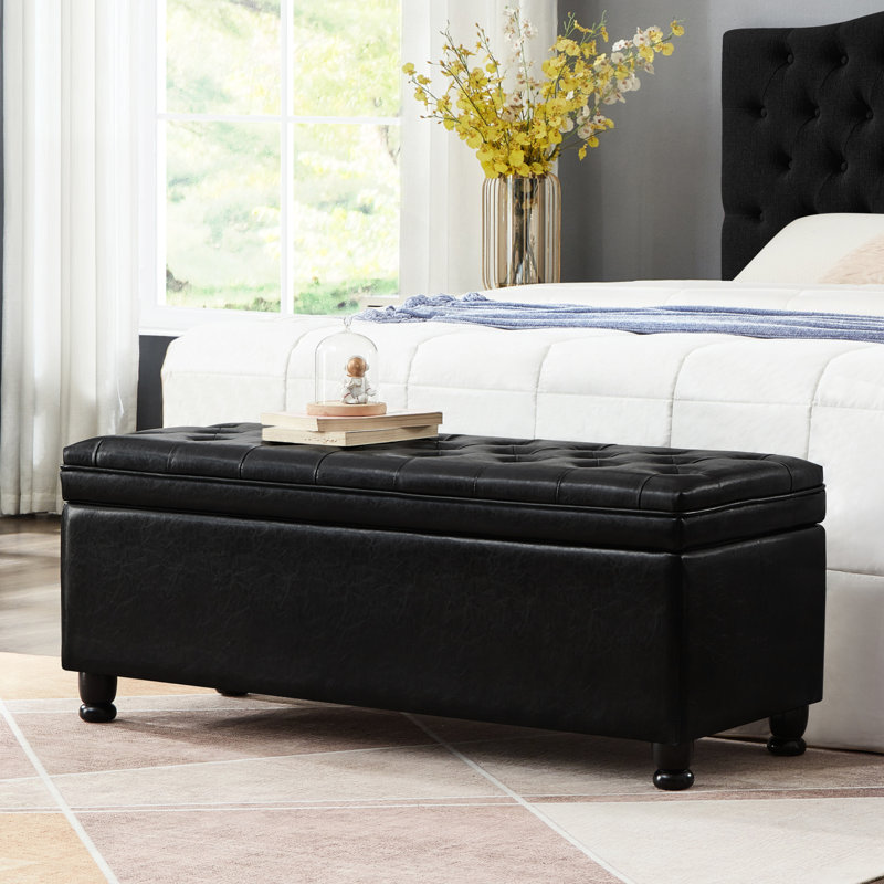 Banc à boutons noir. Fabrication en bois. Rangez les oreillers et les couvertures. Sièges confortables. 45 po x 18 po x H 18 po. Outils d'assemblage pour hall d'entrée rembourré avec détails. Similicuir noir, pieds en bois. Pour