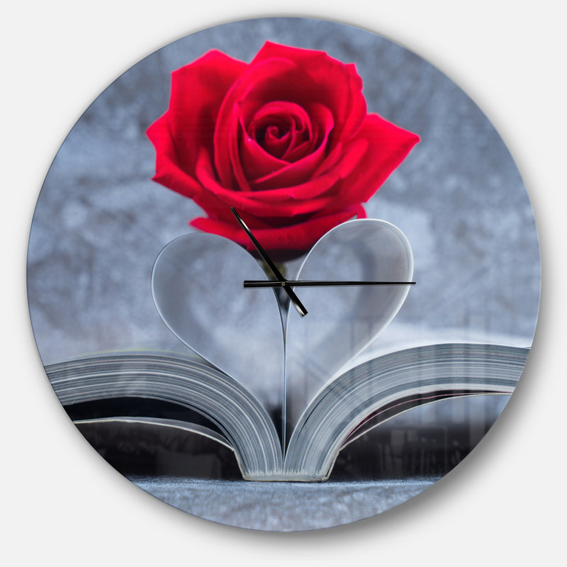 Rose rouge à l'intérieur du livre - horloge murale moderne, Surdimensionné