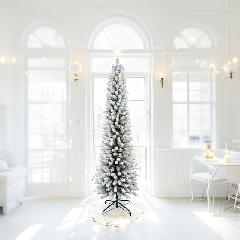 Arbre de Noël floqué avec lumières DEL blanc chaud et arbre en PVC mince enneigé avec base en métal, 5'