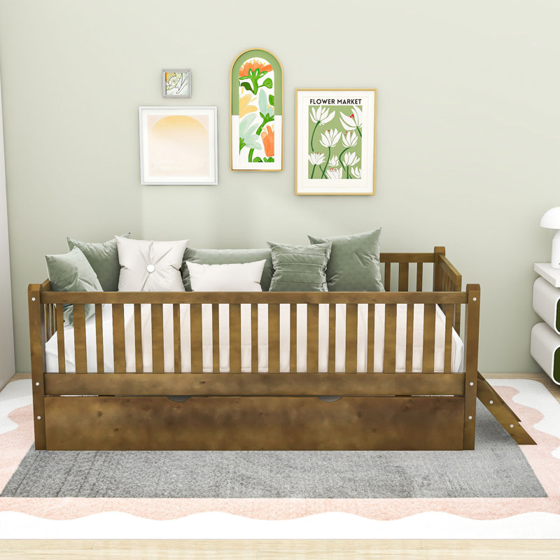 Lit plateforme simple en bois avec garde-corps et lit gigogne, Noyers