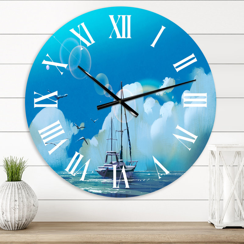 Le voilier sur la mer bleue contre le ciel d'été - horloge murale nautique et côtière, Petit