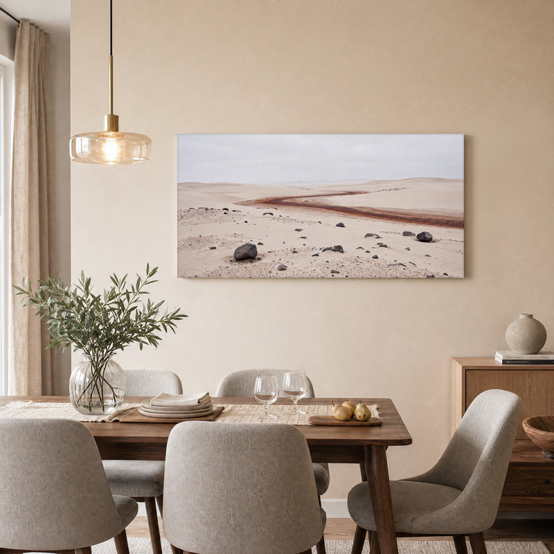Dunes de sable avec route rouge et roches foncées, art mural sur toile, L 58 po x H 28 po