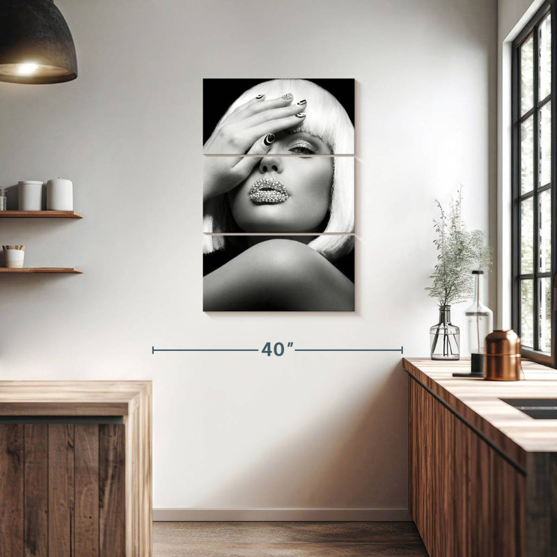 Senne Diamond Lips, 38" H x 24" W