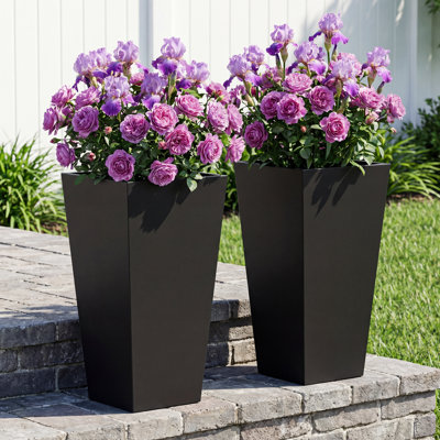Pot à fleurs effilé en métal noir