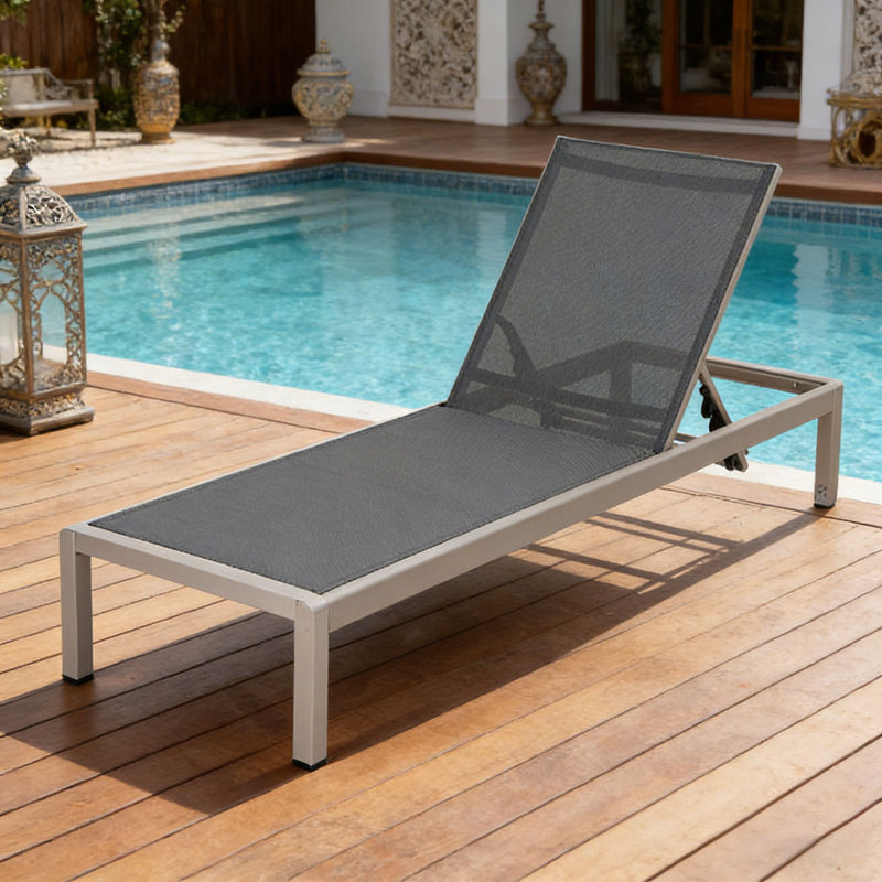 CHAISE LUNGE, 1