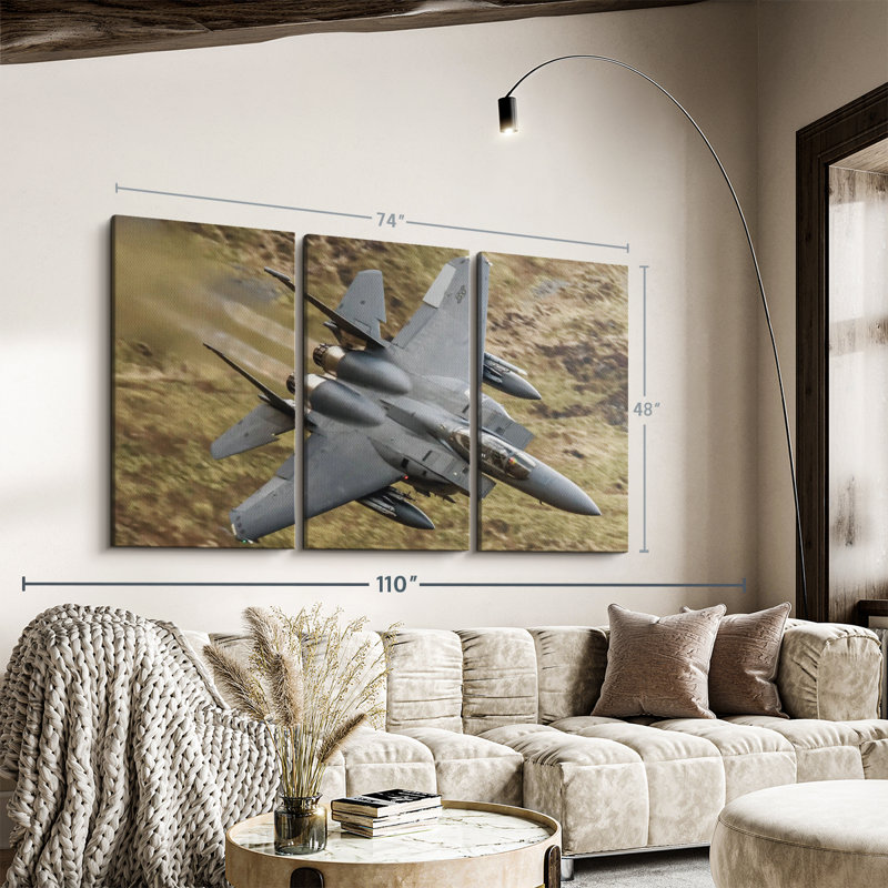 Avion militaire en vol, reproduction sur toile, H 48 po x l 74 po
