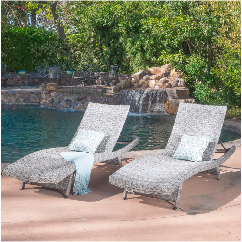 CRETE WICKER CHAISE LOUNGE