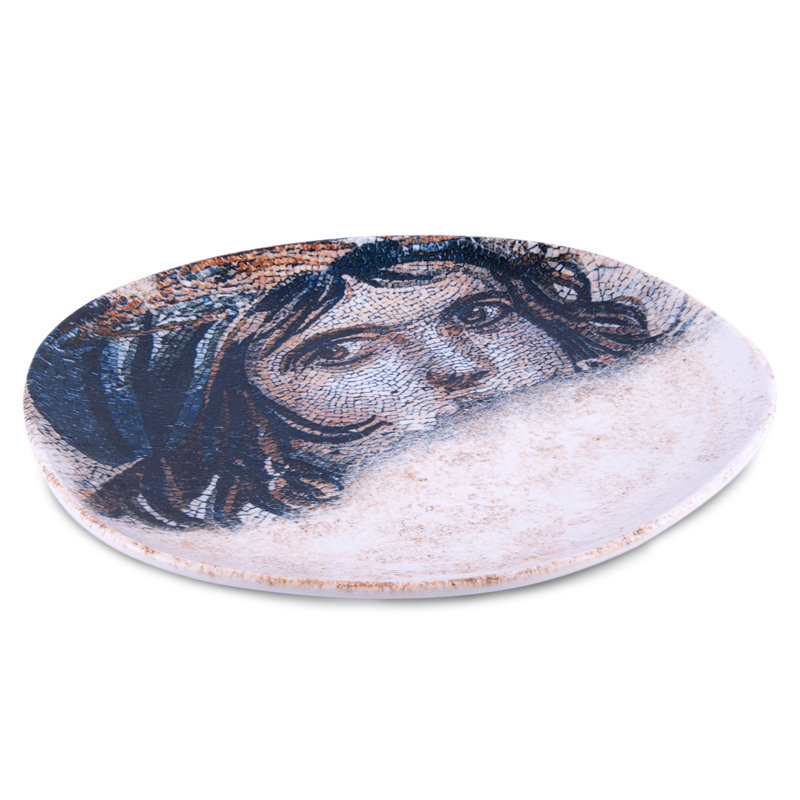 Assiette de service en porcelaine ancienne