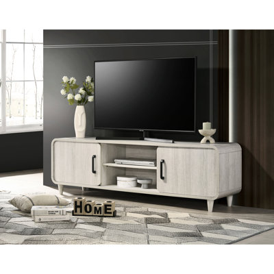 Meuble télé de style Mid-Century avec bois, poignées noires et portes coulissantes pour le salon