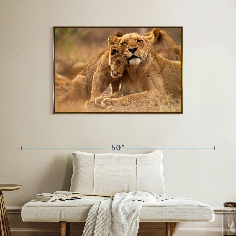 Lionne et louveteau, Cadre flottant doré, 40 po x 27 po