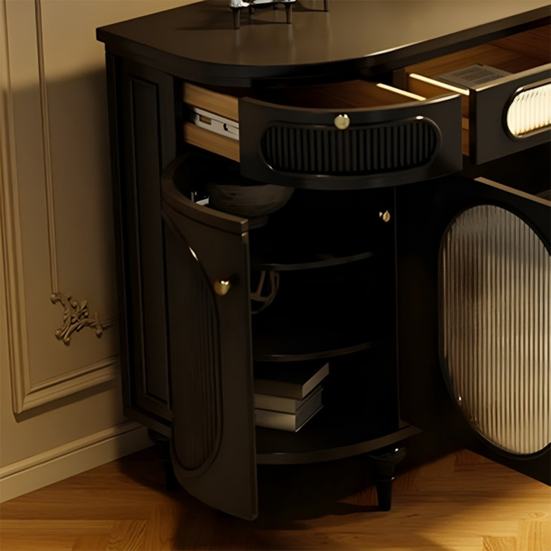 Buffet 63 po, Noir
