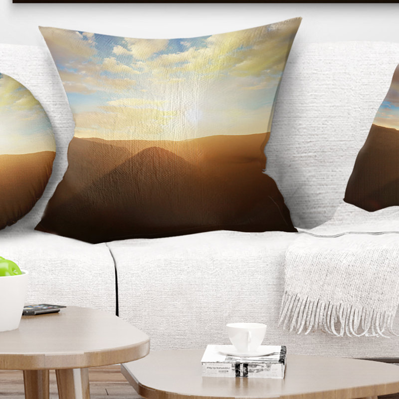 Coussin de montagne paysager de soleil sur gloomy, 18 po x 18 po, Coussin décoratif
