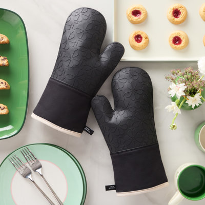 Kate Spade New York Spade Flower Floral Oven Mitt Set