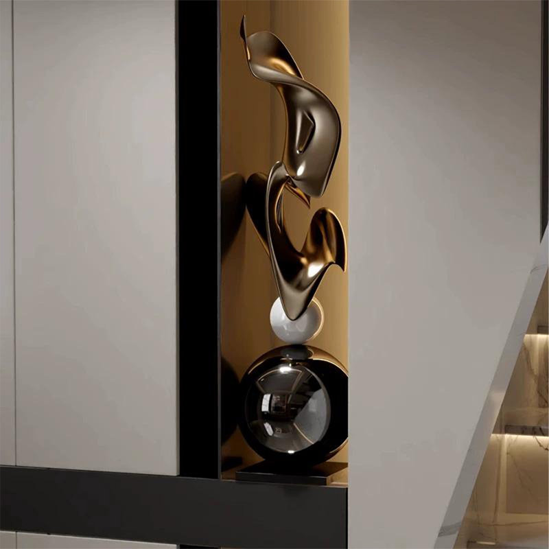Or, objet de décoration en acier inoxydable et en plastique renforcé de fibre de verre noir et noir