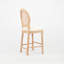 Dossier avec siège en tissu beige et pieds en bois rembourrés avec assise stable-272629666