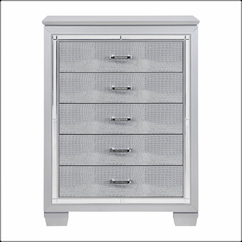 Commode glamour à finition argentée avec 5 tiroirs en queue d'aronde et façades en faux alligator pour un rangement élégant