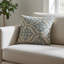 Coussin de fleurs-1670837404-1670837403