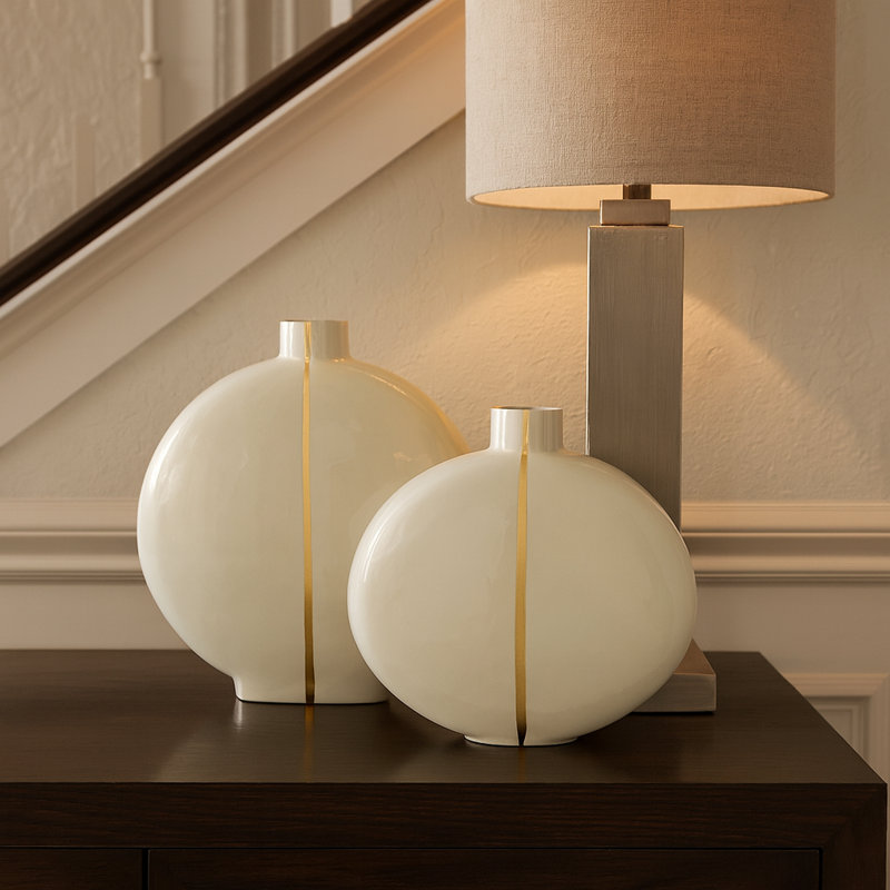 Paire de vases de table Santara, Ivoire, H 9,50 po x l 9,50 po x P 2,50 po