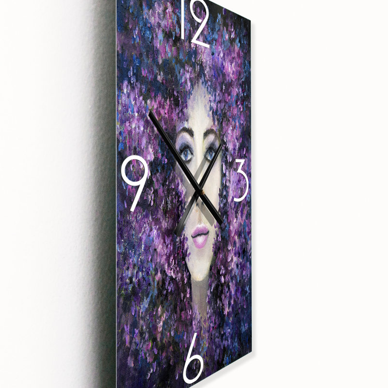 Horloge murale Portrait d'une femme avec des fleurs de lavande, Grand