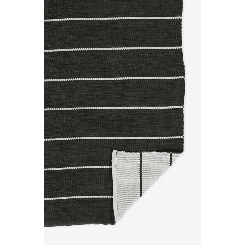 Area Rug in Black, Rectangle 3'6" x 5'6"