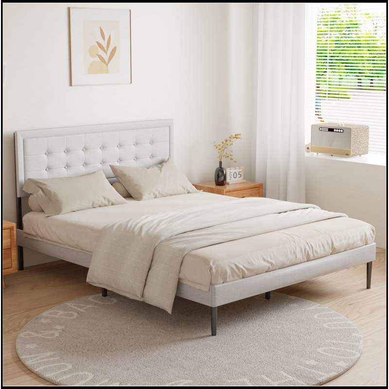 Base de lit plateforme en fer avec support en lattes de bois et tête de lit tapissier