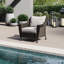 Chaise de patio avec coussins et repose-pieds