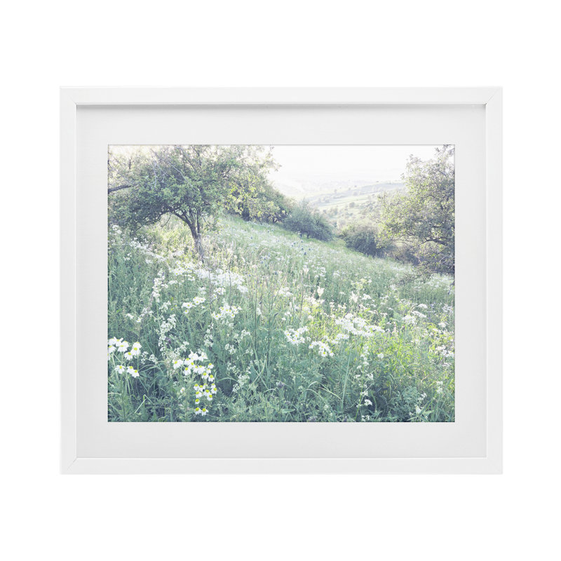 «Sunny Daisies in Meadow», reproduction sous verre encadrée, conception par Leah Straatsma, H 17 po x l 21 po