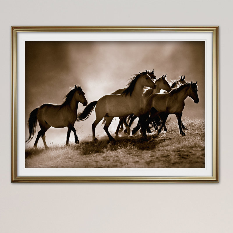 Chevaux sauvages - reproduction de cadre photo, H 24 po x l 32 po x P 1,5 po, Cadre doré