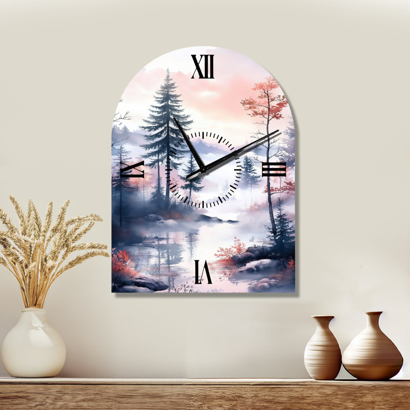 Horloge murale rustique en métal arqué Summer Twilight Mist Woodland II, H 31 po x l 23 po - Arche