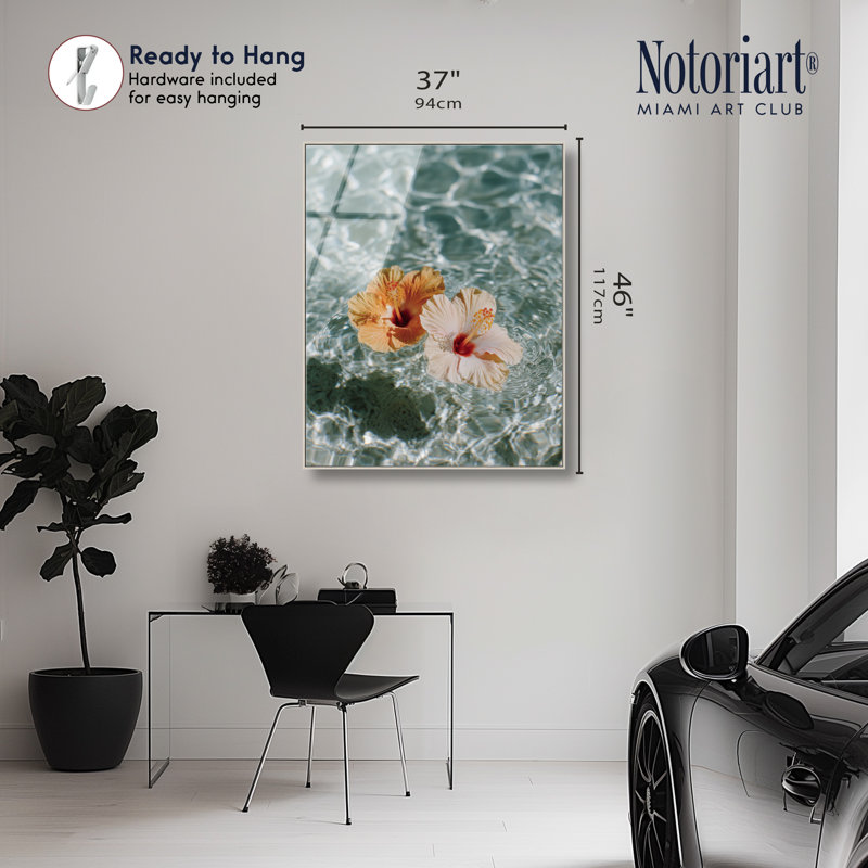 «Floating Hibiscus», impression murale encadrée à l'acrylique par Notoriart, cadre argenté, 36 x 45, 46"H x 37"W