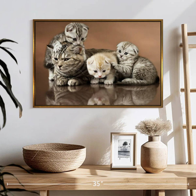 Famille de chats, 25 po x 17 po, Cadre flottant doré