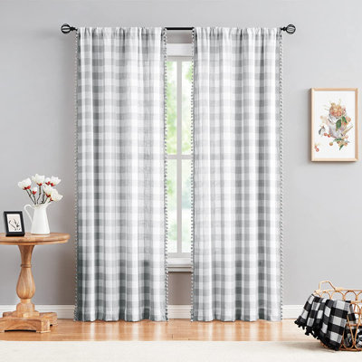Rideaux à carreaux blancs blancs et gris à motif de carreaux semi-transparents avec passe-tringle 84 pouces