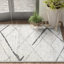 Tapis contemporain ivoire, gris et gris anthracite à rayures abstraites Amii-837114668