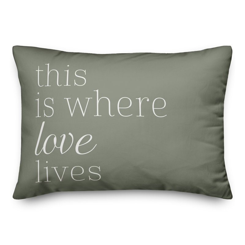 Oreiller intérieur / extérieur Where Love Lives Olive, H 14 po x l 20 po, Rectangle