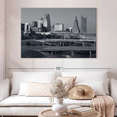 Nicci, Kansas, BW, horizon