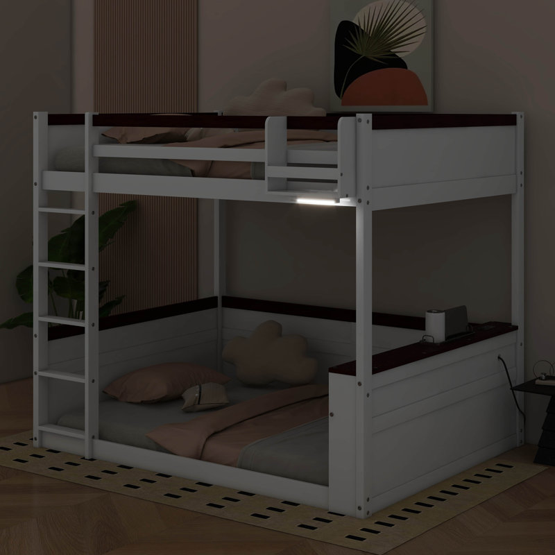 Grand lit superposé en bois avec tablettes intégrées, lumière DEL et station de charge USB, Blanc