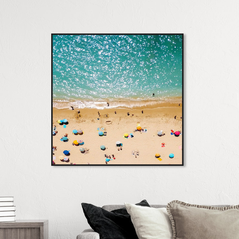 «Beachy Day Beach Essentials», reproduction sur toile, Impression encadrée, H 40 po x l 40 po, Noir