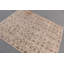 Le tapis traditionnel turc beige ajoute un charme rustique à votre espace de vie intérieur ou extérieur