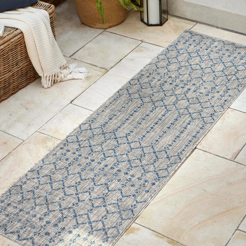 Tapis d'intérieur / extérieur Crompton, Tapis de couloir 2 pi 2 po x 8 pi, Gris clair / Marine